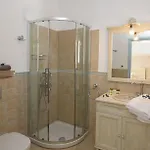 Tholariani *