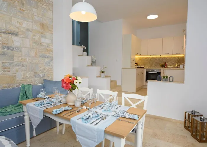 Tholariani فيلة *