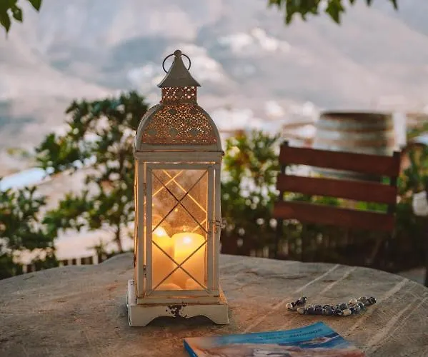 Tholariani أمورجوس